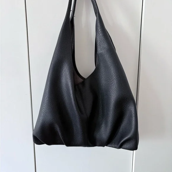Black vegan leather bag with small zip pouch - Picture 2 of 5
